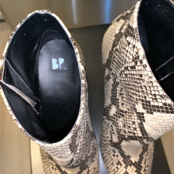 BP faux snakeskin bootie size 9.5 - Picture 3 of 8